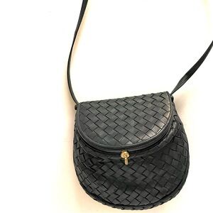 Vintage Bottega Veneta Elegant Black Woven Crossbody Bag